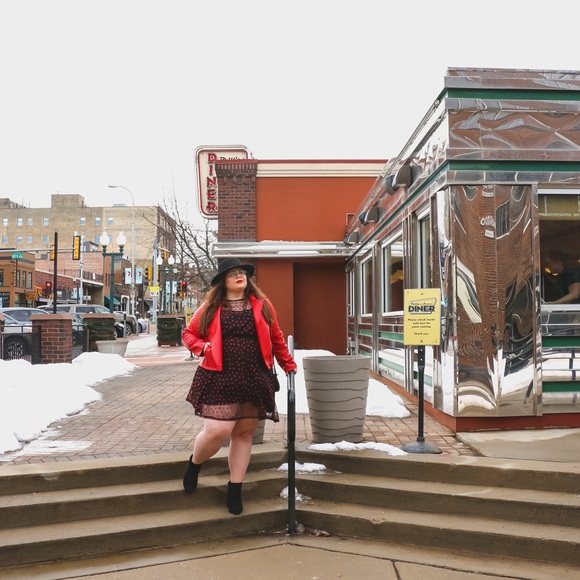 Meet your Posher, Nicole - Picture 6 of 7